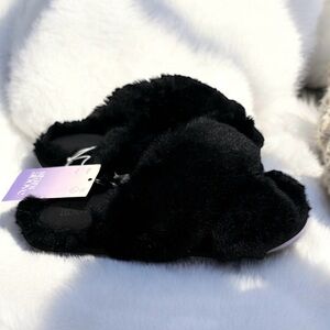 Stars Above black cozy faux fur slippers women’s size 5/6